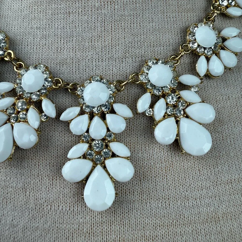 Teardrop Cluster Statement Necklace White & Gold 18